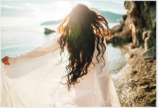 Faire pousser ses cheveux bouclés et ondulés.